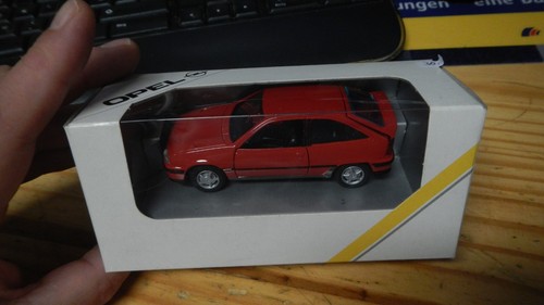 Opel dealer modell - 1:43,
